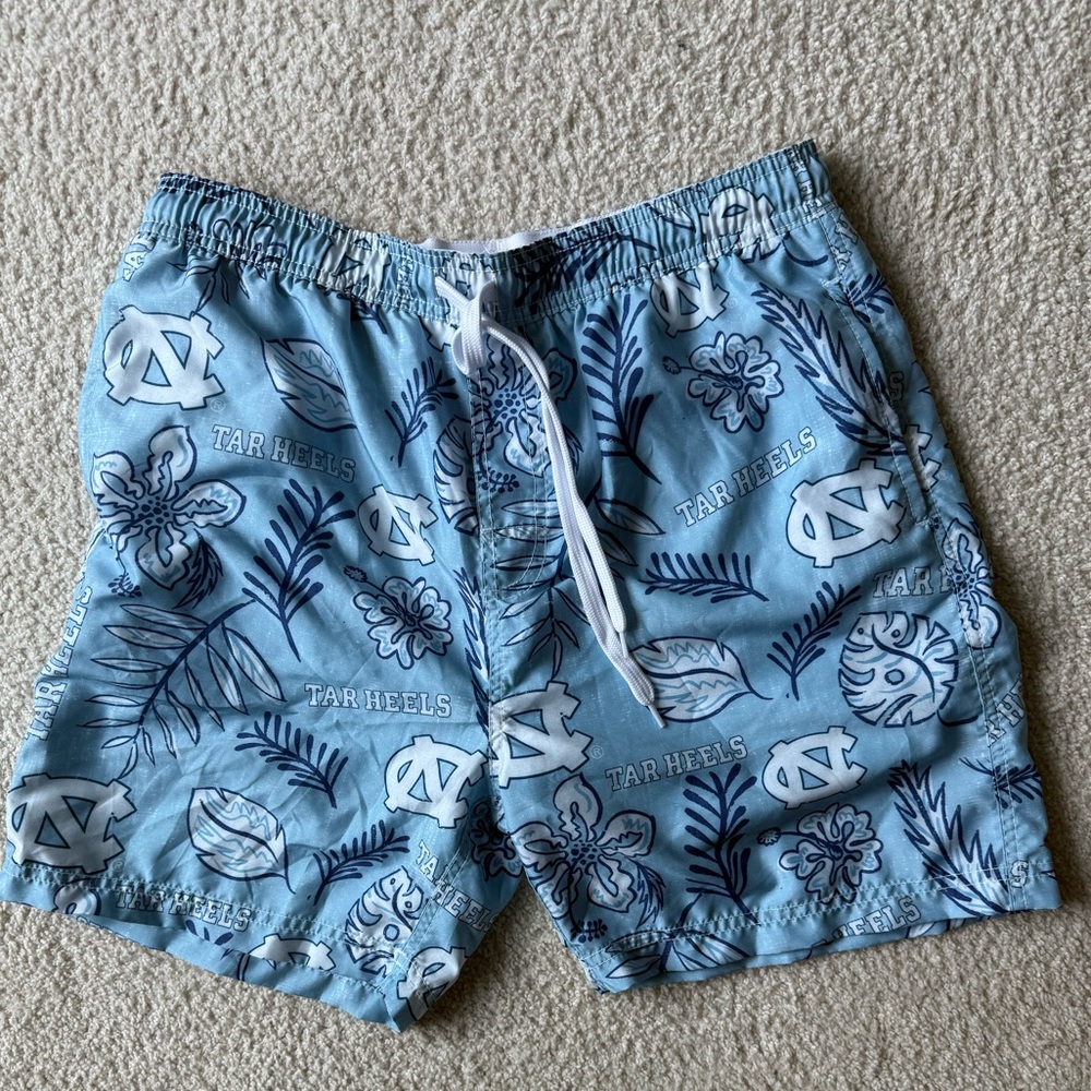 UNC Tar Heels Men's Board Shorts - Light Blue